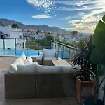 Moderna Mediterránea Villa